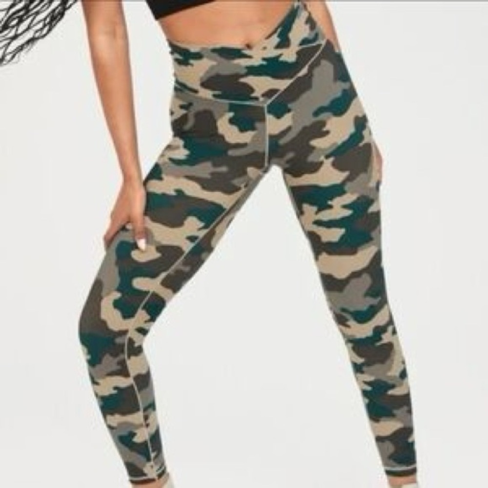 NWOT Aerie Offline Real Me High Waist Crossover 7/8 Camo Leggings